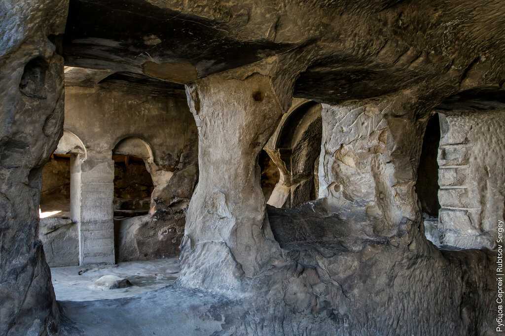 Пещерный город уплисцихе – древний, но на удивление сложный и продуманный комплекс в скале