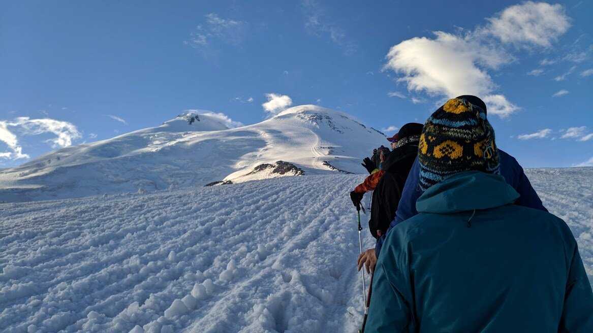Гора эльбрус: высота, в какой горной системе находится, краткое описание, интересные факты