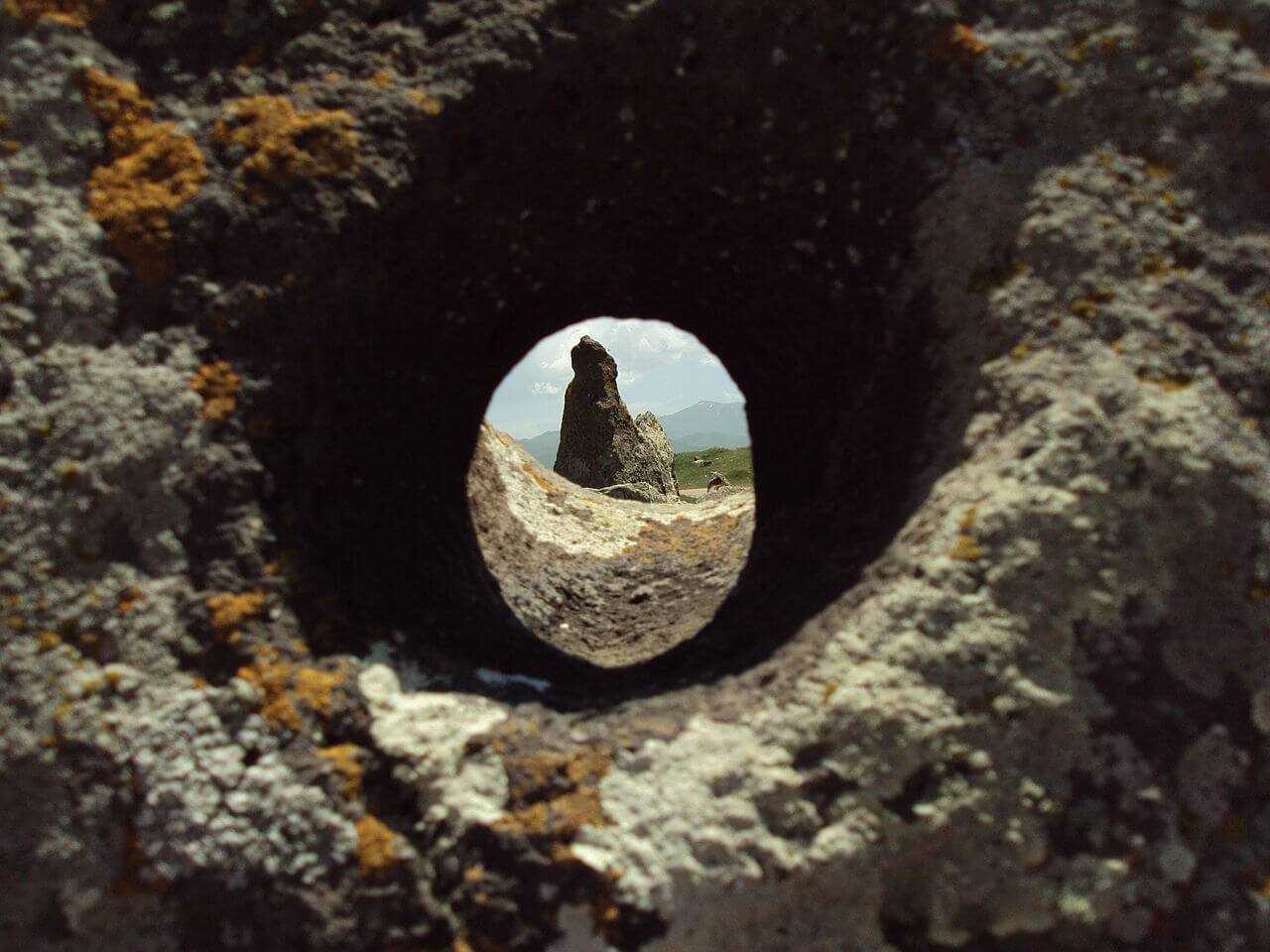 Загадочные камни армянского стоунхенджа зорац-карер