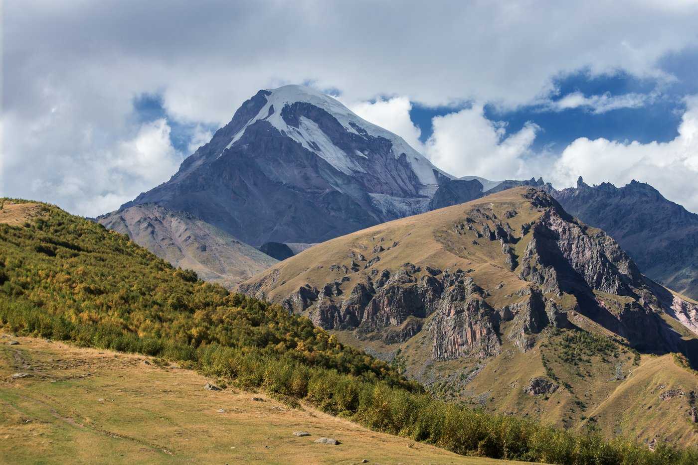 Гора казбек: фото, высота, координаты :: syl.ru