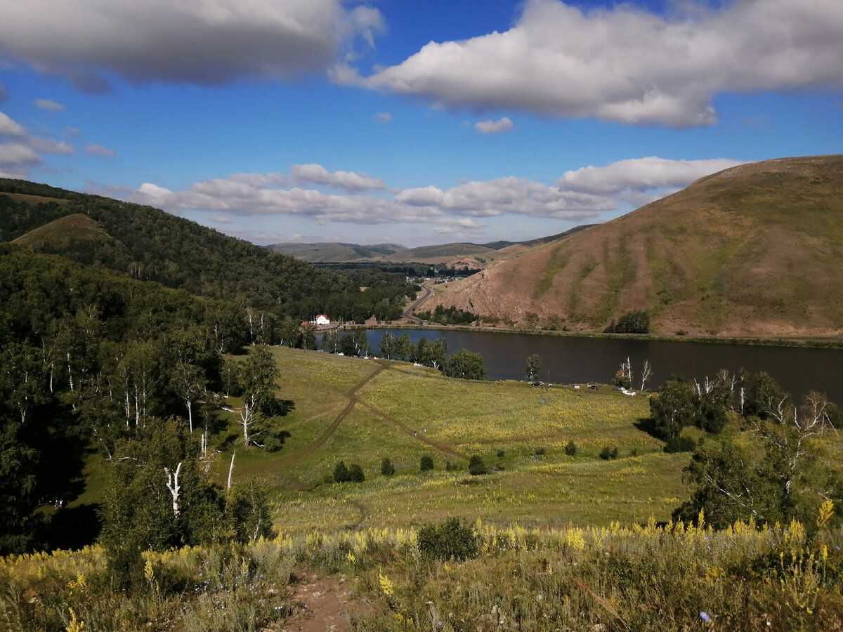 Ямашлинское водохранилище расположено в Республике Башкортостан на речке Ямашла – притоке реки Большая Сурень Рядом возвышаются живописные холмы