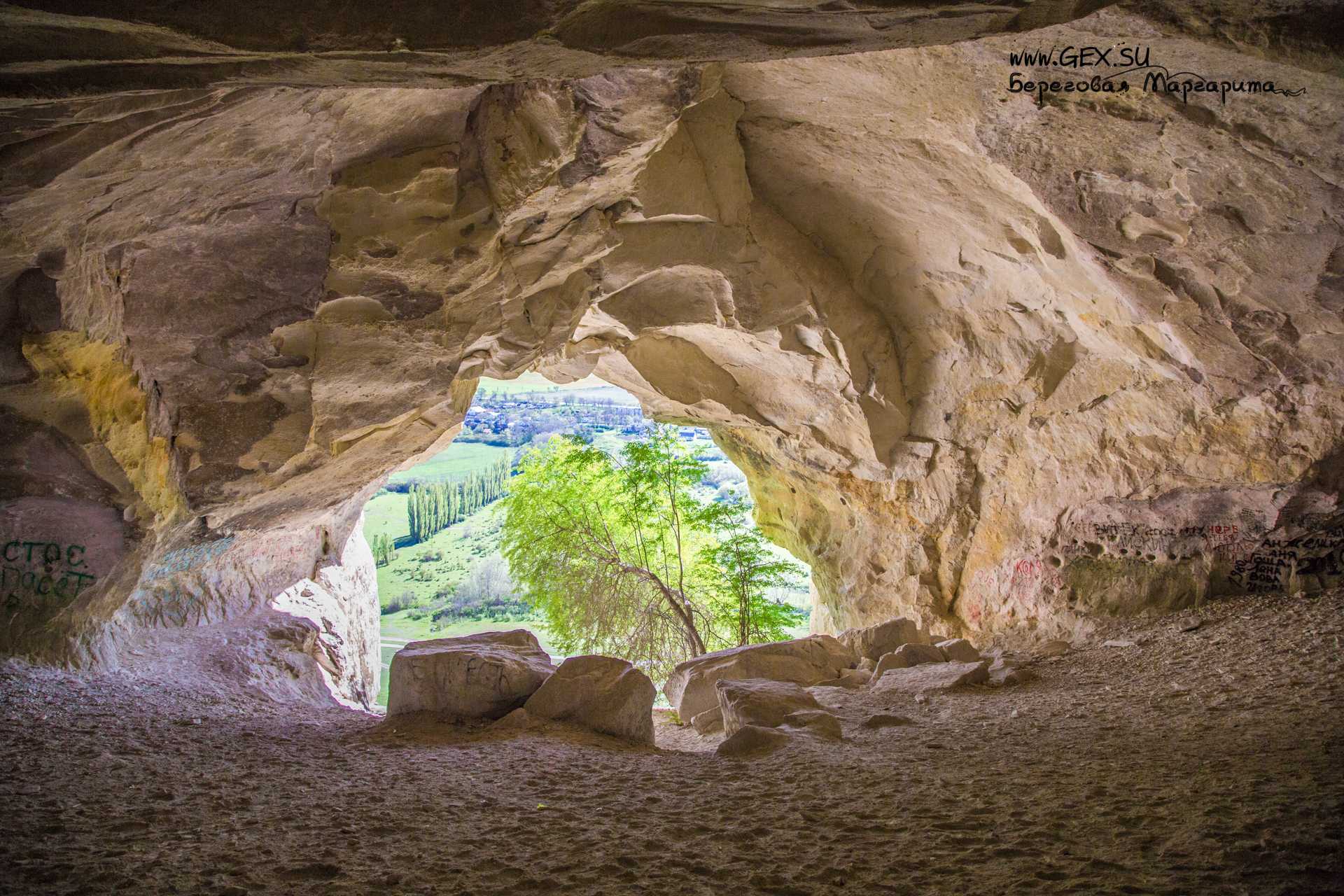 Big mother nature cave. Грот пещера Алтын тешик. Азыхская пещера Нагорный Карабах. Белая скала пещера Алтын тешик.
