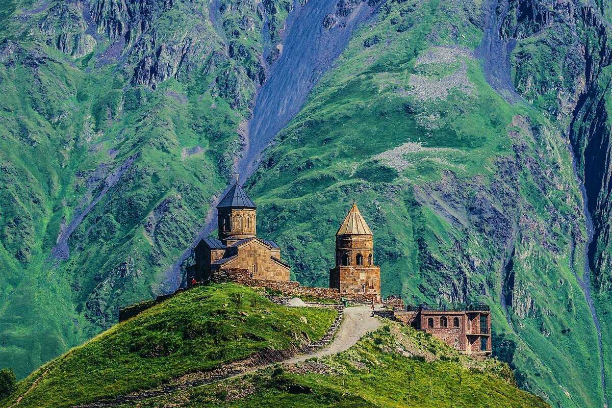 Лучшие места в грузии: города, которые стоит посетить и их интересные достопримечательности, а также какие самые популярные маршруты у туристов?